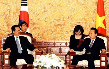 ທ່ານນາຍົກລັດຖະມົນຕີ Nguyen Tan Dung ເຂົ້າຮ່ວມກອງປະຊຸດ ສຸດຍອດກ່ຽວກັບນິວເຄຼຍ